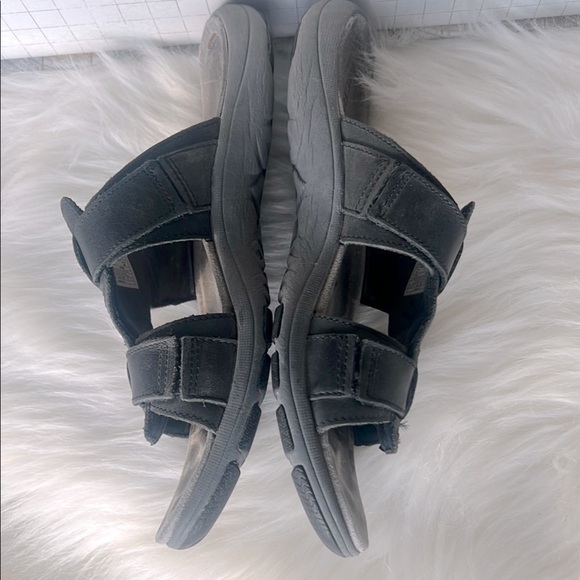 MERRELL Sandals Black Slip-on Sandals - Size 9 - Picture 4 of 10